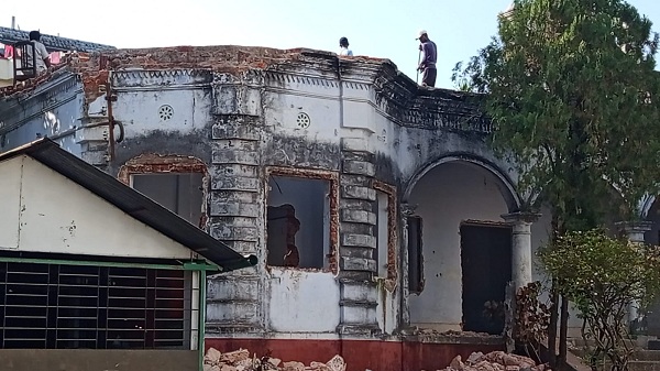 মাত্র ১৮ লাখ টাকায় ভাঙারির কাছে বিক্রি ‘মিনিস্টার বাড়ি’
