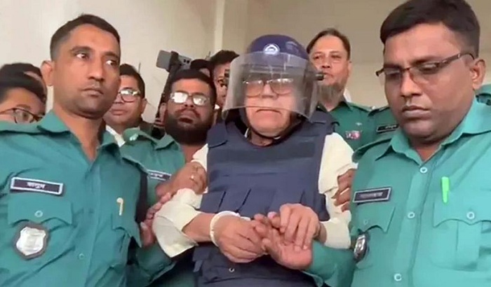 চকলেট খেতে বাধা দেওয়ায় পুলিশের ওপর ক্ষুব্ধ কামরুল, বললেন- ‘বেয়াদব কোথাকার’