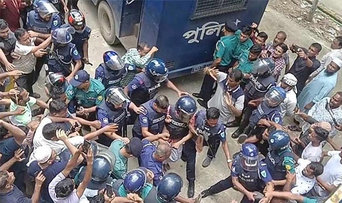 সরকারের ১৪ মাসে মব সন্ত্রাসে নিহত ১৫৩, বিচারবহির্ভূত হত্যার শিকার ৪০ জন