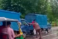 এয়ারপোর্ট সড়কে প্রাইভেট কার-পিকআপের সংঘর্ষ
