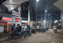 ডিপো থেকে তেল সরবরাহ কম, ফিলিং স্টেশনে সঙ্কট
