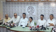 ভোট লুটের দাবি, পদত্যাগ না করার ঘোষণা মমতার