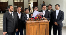 ‘হ্যাঁ’ ভোটের প্রচারে ব্যাংক ও রাষ্ট্রীয় অর্থের ‘অবৈধ’ ব্যবহার: সরকারকে আইনি নোটিস