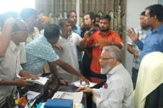 রাজশাহী মেডিকেলের উপাচার্যকে জোর করে পদত্যাগপত্রে সই