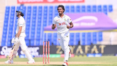 তৃতীয় বাংলাদেশি বোলার ও প্রথম পেসার হিসেবে টেস্টে হাসান মাহমুদের হ্যাটট্রিক