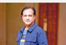 সংগীতশিল্পী আসিফ আকবরের পার্ক করা গাড়িতে গুলি