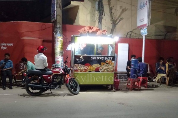 সিলেটে জনপ্রিয় হচ্ছে স্ট্রিট ফুড